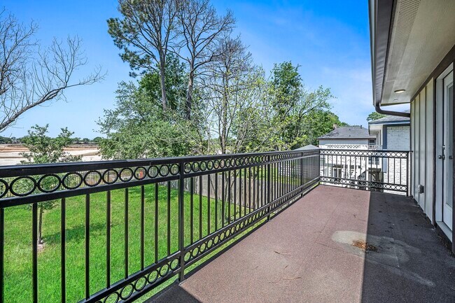 Building Photo - 7711 Antoine Dr