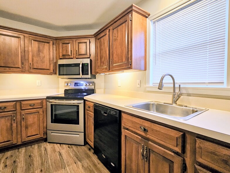 Building Photo - 35 Sunrise Cir