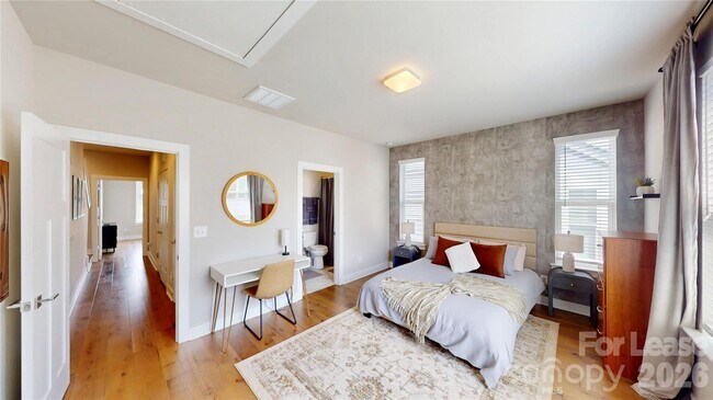 Building Photo - 2115 Isom St