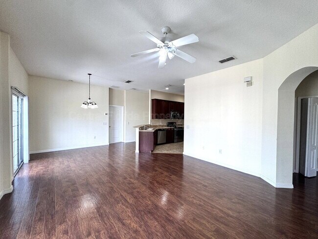 Building Photo - 1985 Estancia Cir