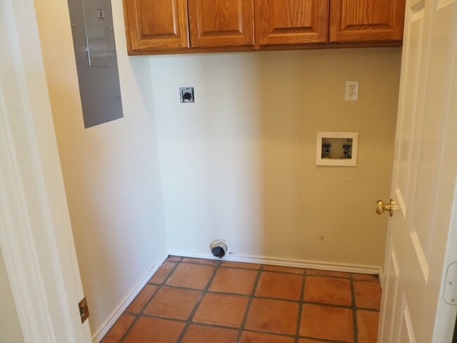 Building Photo - 5 Bed 4 Bath in Pilot Point