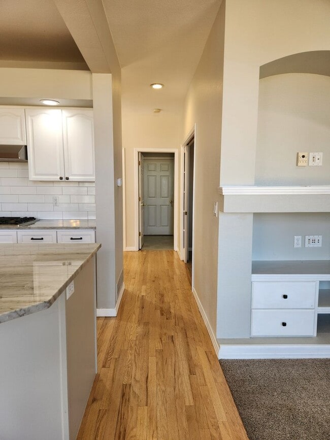 Building Photo - Parker home in Desired Stonegate Neighborhood!