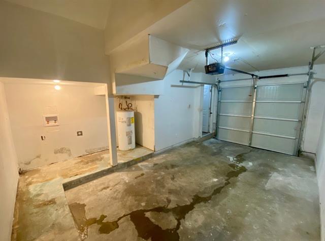 Building Photo - 9823 Summerwood Cir