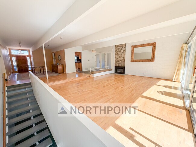Building Photo - Midcentury Modern Masterpiece
