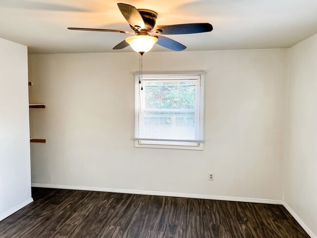 Building Photo - 3217 Niagara St