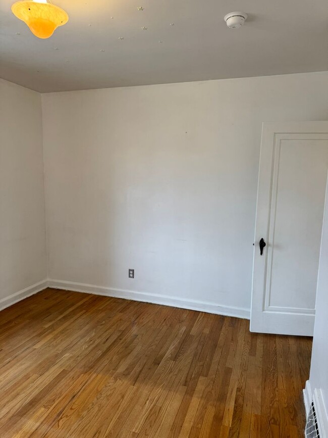 Building Photo - Pet friendly spacious home with new paint .