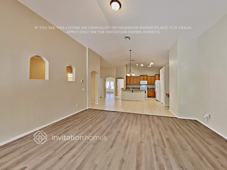 Building Photo - 11577 W Yuma St