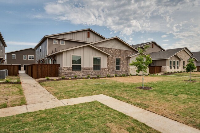 Building Photo - GORGEOUS 3 BEDROOM FOUR PLEX LOCATED IN MI...