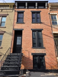 Building Photo - 148 S Swan St