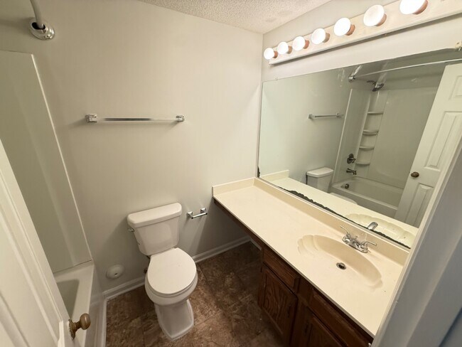 Building Photo - 4 Bedroom Single Family Home in Cary - No HOA