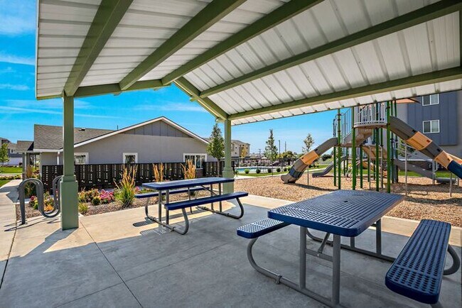 Building Photo - Gorgeous 3-Story 2021 Payton Model Townhom...