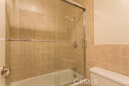 Building Photo - 972 Larrabee St