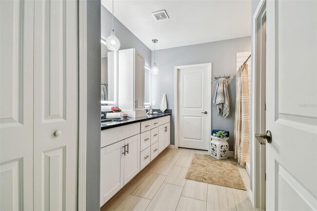 Building Photo - 8887 Little Bluestem Dr