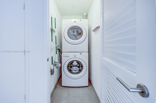 Building Photo - 88 SW 7th St