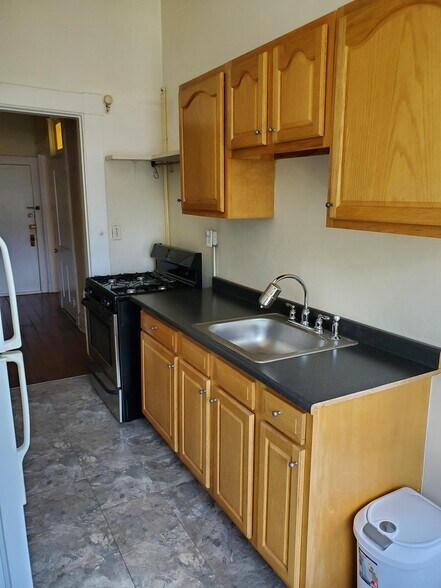 kitchen - 12 E Madison St