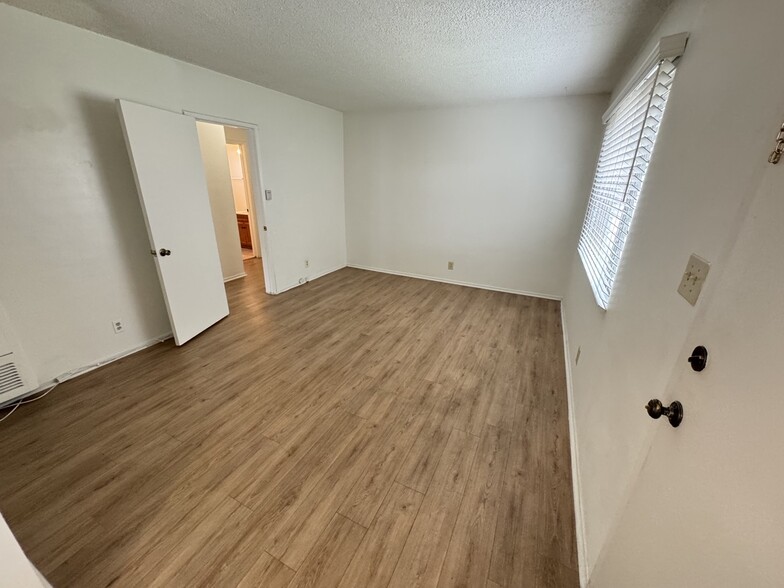 Building Photo - 5102 Inglewood Blvd