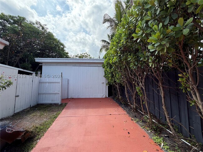 Building Photo - 4265 NW 5th Ave