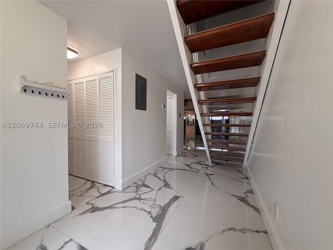 Building Photo - 4004 SW 68th Ln