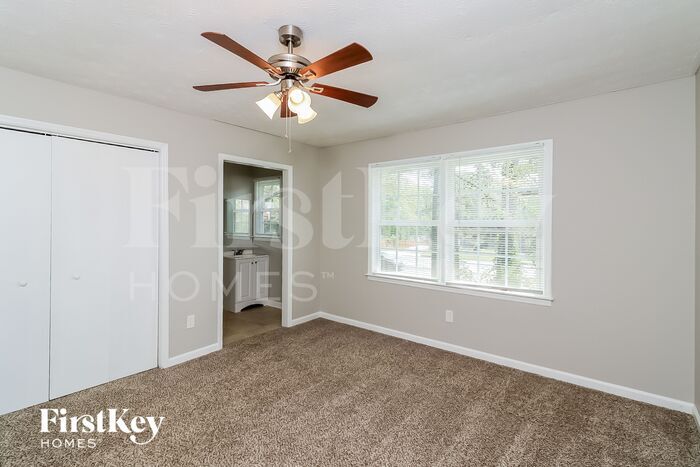 Building Photo - 3975 Sandy Plains Rd