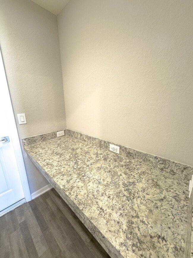 Building Photo - 4339 Swan St