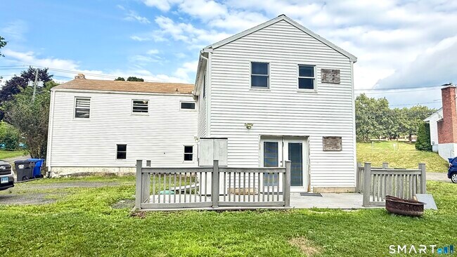 Building Photo - 1519 Sullivan Ave