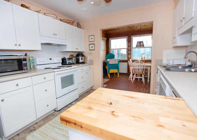 Building Photo - 506 Ocean Dr