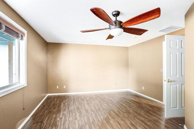 Building Photo - 1075 Mildred Ln SE