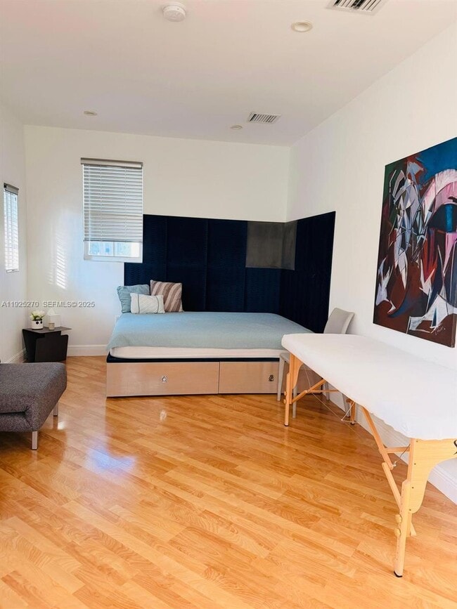 Building Photo - 21025 NE 38th Ave