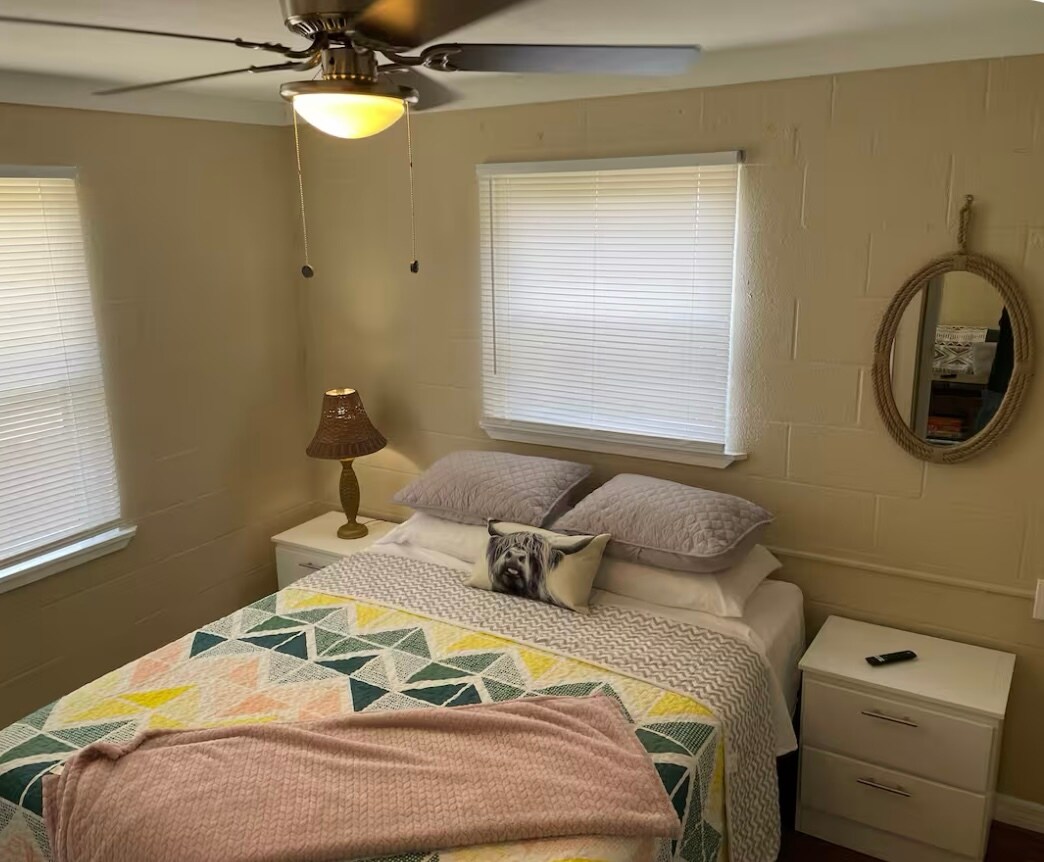 Building Photo - 2317 SW 2nd St