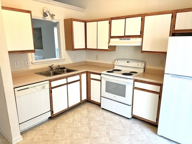 Building Photo - 406 Winners Cir N