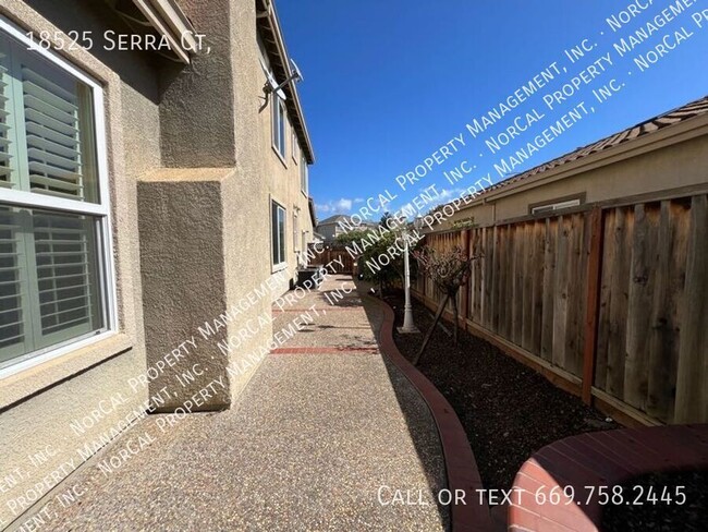 Building Photo - 18525 Serra Ct
