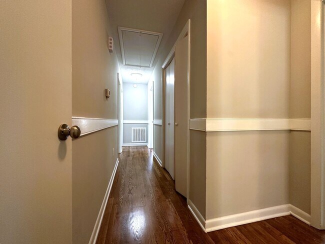 Building Photo - Pre-Leasing for August!