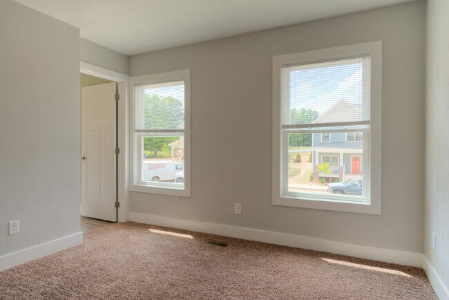Building Photo - Uptown Village- 3 BR 3.5 Bath Townhome