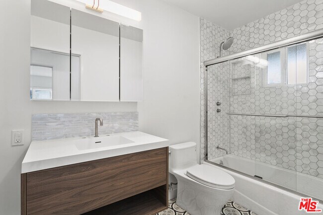 Building Photo - 4444 Don Felipe Dr