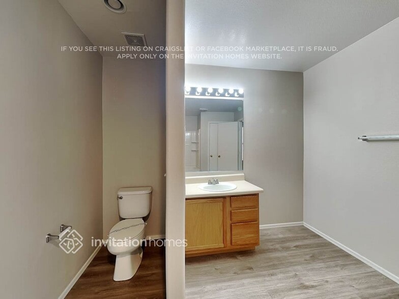 Building Photo - 936 E Corral St