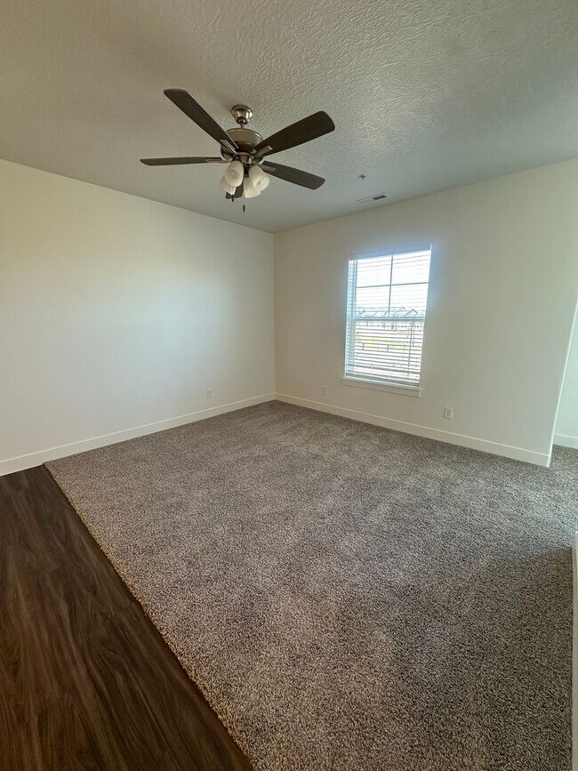 Building Photo - 6454 Pinnacle Peak Ln