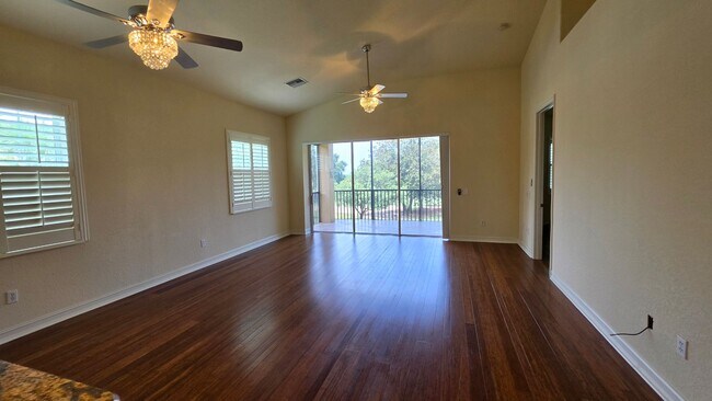 Building Photo - 3 bedroom 3 bathroom 2 car garage townhome in Mission Inn.