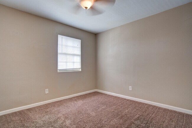 Building Photo - 400 Cedar Ave