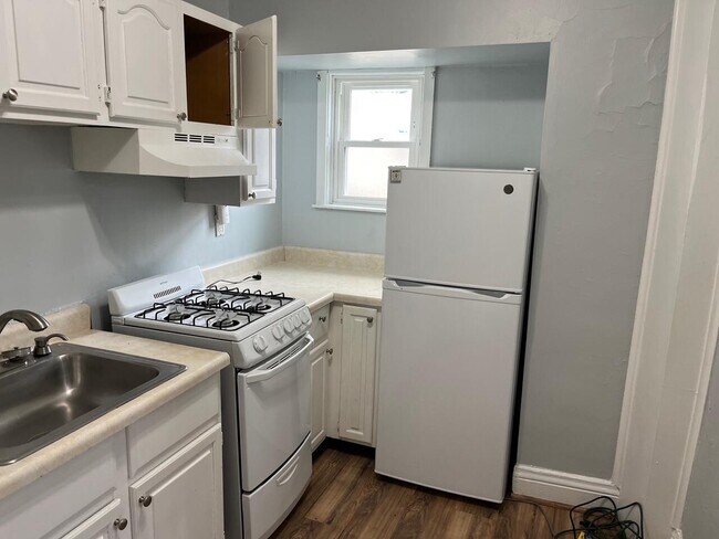 Building Photo - 904 Tates Creek Rd