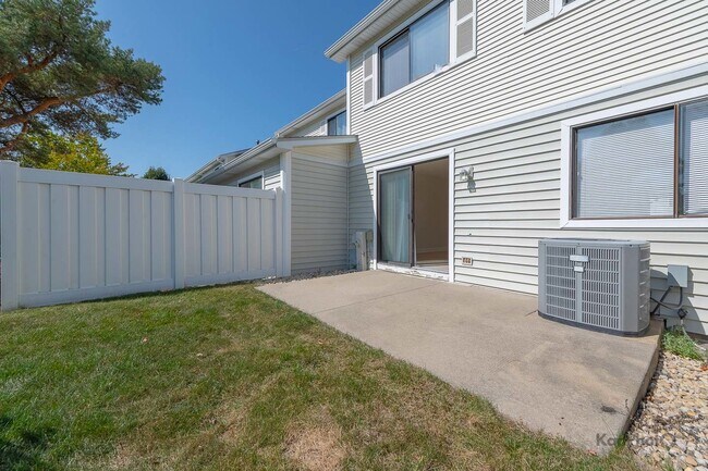 Building Photo - 713 Mariners Point