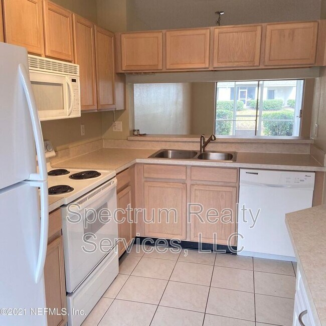 Building Photo - 12311 Kensington Lakes Dr