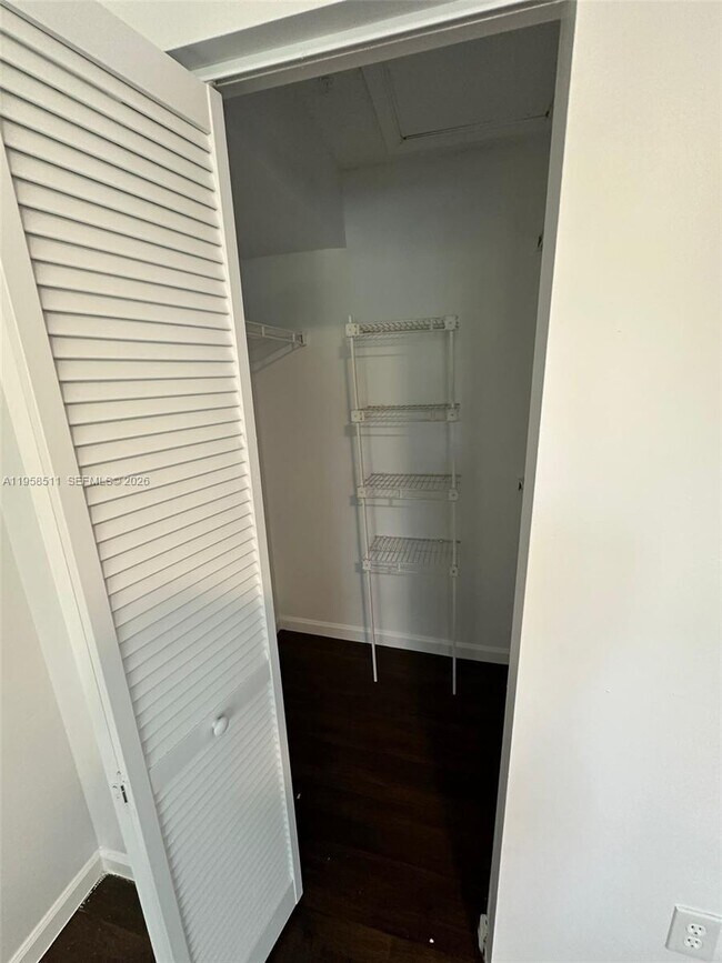 Building Photo - 4848 N State Rd 7