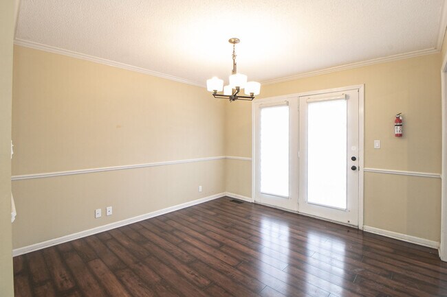 Building Photo - 1122 Rosebrook Dr