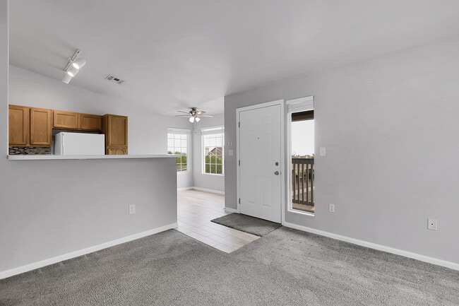 Building Photo - 8475 Pebble Creek Way