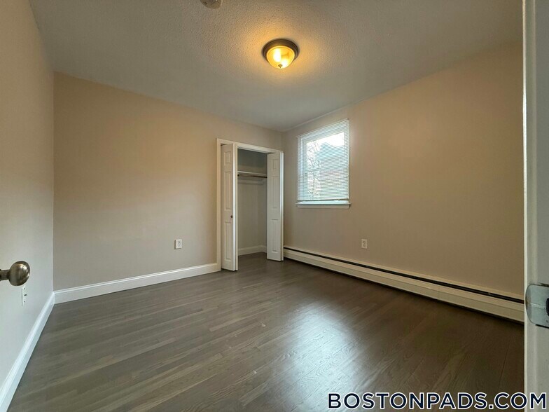 Building Photo - 18 Waugh St