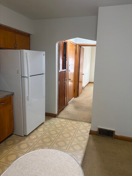 Building Photo - 218 W Florence Ave