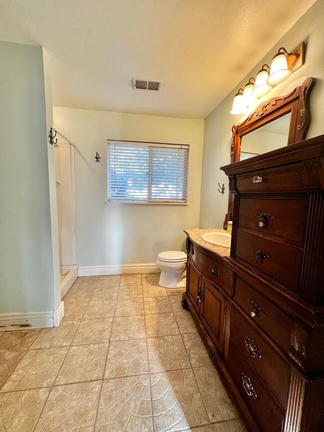 Building Photo - Charming 4 bed, 2 bath Home in North Fort ...