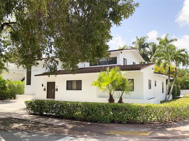 Building Photo - 401 Majorca Ave