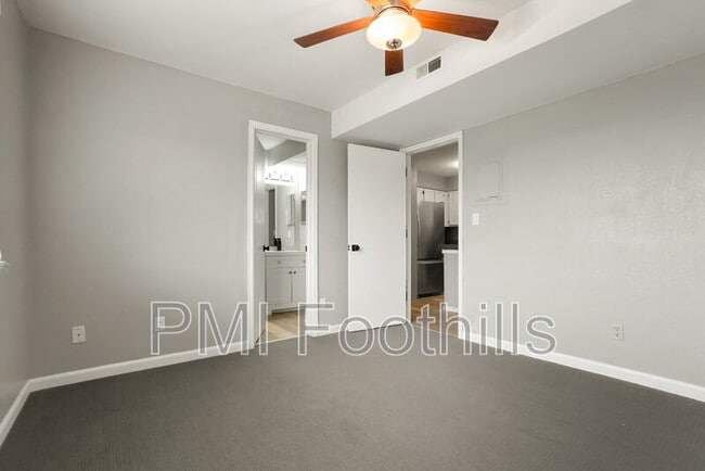 Building Photo - 832 S Vance St