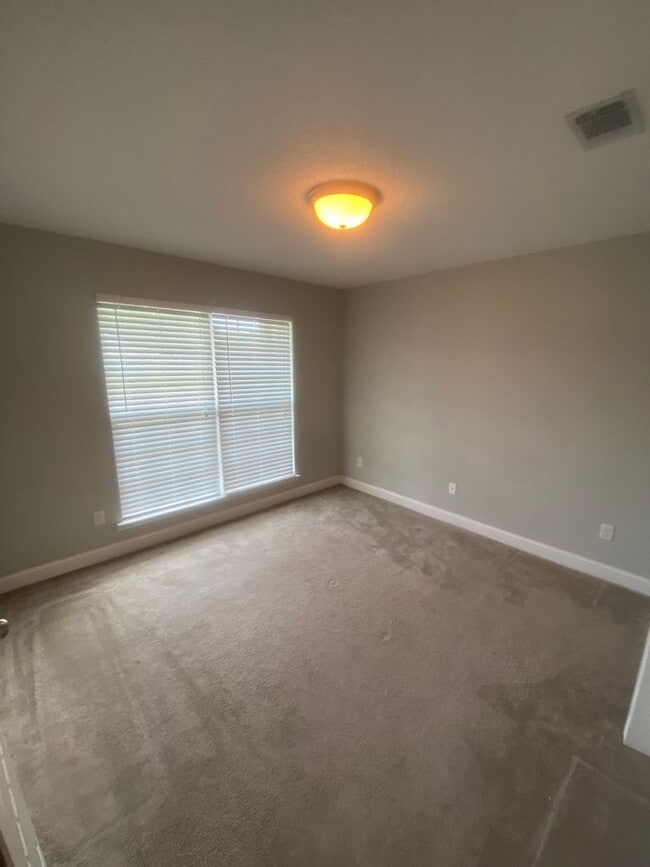 Building Photo - 26 Kinlock Ct
